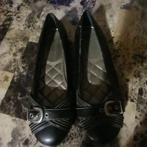 Black dress flats